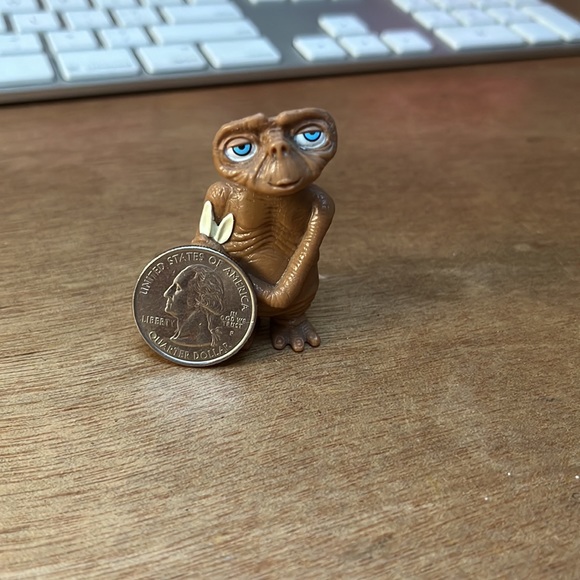 E.T. With Rabbit - Picture 5 of 7